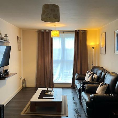 Radiant2 Bedroom Apartment In The Heart Of Harlow Town Exterior foto